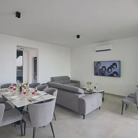 Aqua Pearl Aq11 Im Zentrum By Interhome Protaras