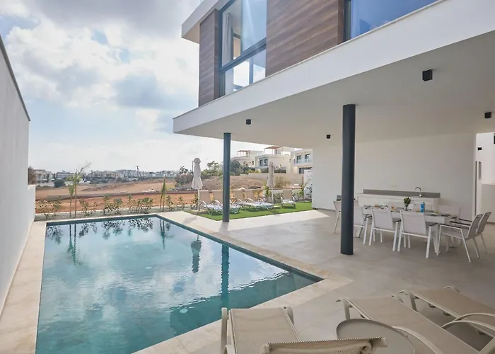 Aqua Pearl Aq11 Im Zentrum By Interhome Protaras