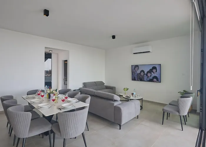 Aqua Pearl Aq11 Im Zentrum By Interhome Protaras