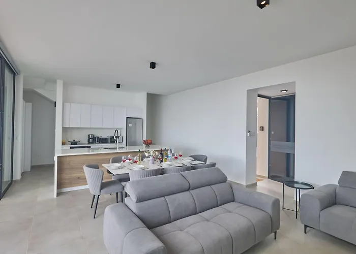 Aqua Pearl Aq11 Im Zentrum By Interhome Protaras